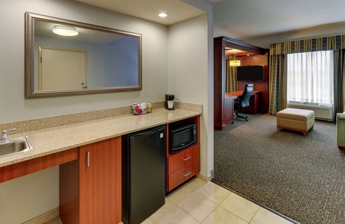 West Newton Hotel | Hampton Inn & Suites Indianapolis-Airport
