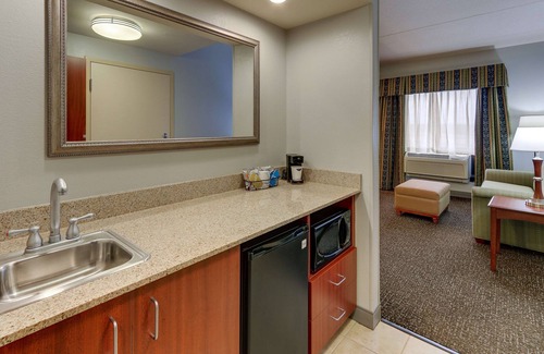 West Newton Hotel | Hampton Inn & Suites Indianapolis-Airport