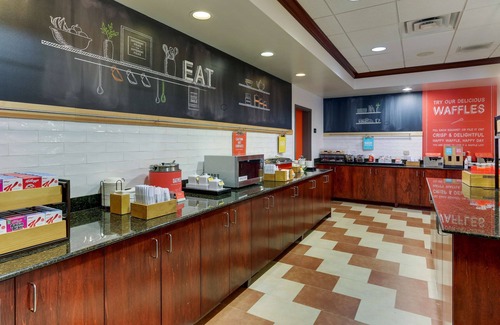West Newton Hotel | Hampton Inn & Suites Indianapolis-Airport