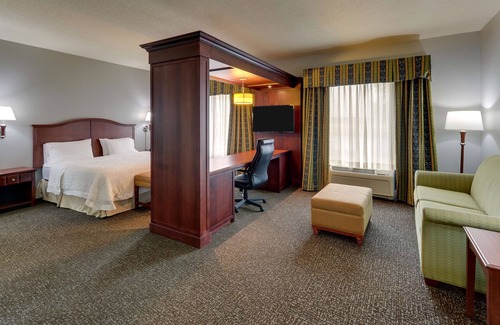 West Newton Hotel | Hampton Inn & Suites Indianapolis-Airport