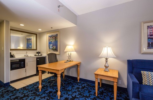 Southside Hotel | Hampton Inn & Suites Jacksonville Deerwood Park