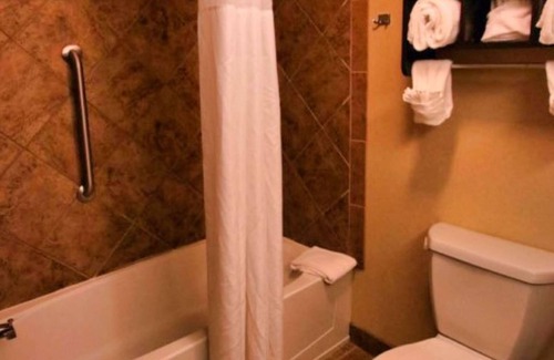 Golden Glades - The Woods Hotel | Hampton Inn & Suites Jacksonville - Beach Blvd/Mayo Clinic