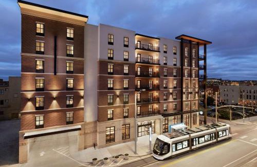 Crossroads Arts District Hotel | Hampton Inn Suites Kansas City Downtown Crossroads