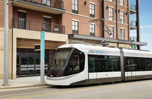 Crossroads Arts District Hotel | Hampton Inn Suites Kansas City Downtown Crossroads