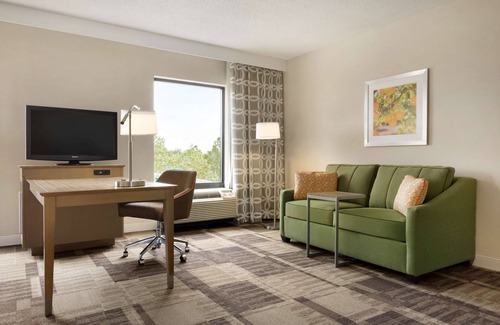 Largo Hotel | Hampton Inn & Suites Largo