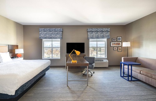 Logan Hotel | Hampton Inn & Suites Logan