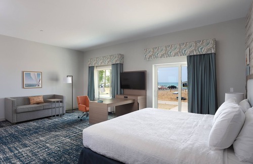 Manistee Hotel | Hampton Inn & Suites Manistee Waterfront