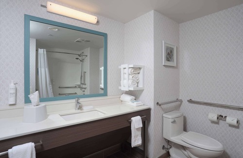 Manistee Hotel | Hampton Inn & Suites Manistee Waterfront