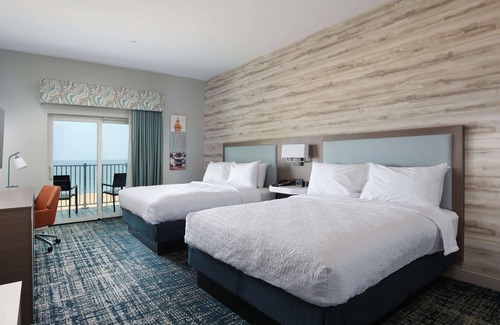 Manistee Hotel | Hampton Inn & Suites Manistee Waterfront