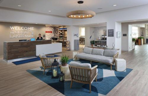Manistee Hotel | Hampton Inn & Suites Manistee, Mi