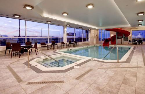 Medicine Hat Hotel | Hampton Inn & Suites - Medicine Hat