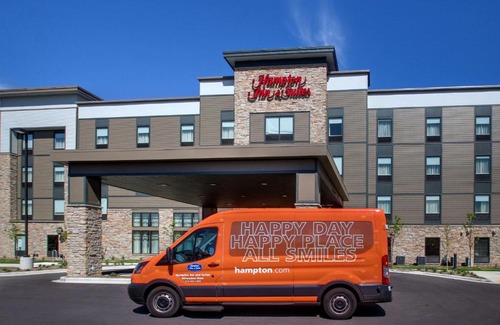 West Allis Hotel | Hampton Inn & Suites Milwaukee West