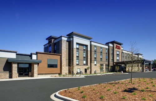 West Allis Hotel | Hampton Inn & Suites Milwaukee West