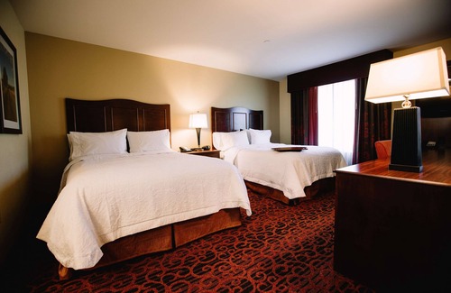 Minot Hotel | Hampton Inn & Suites Minot Airport