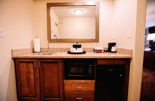 Minot Hotel | Hampton Inn & Suites Minot Airport