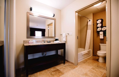 Minot Hotel | Hampton Inn & Suites Minot Airport