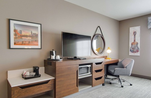 Madison Hotel | Hampton Inn & Suites Nashville North Skyline