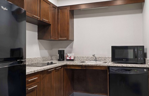 Central Newport News Hotel | Hampton Inn & Suites Newport News (Oyster Point)