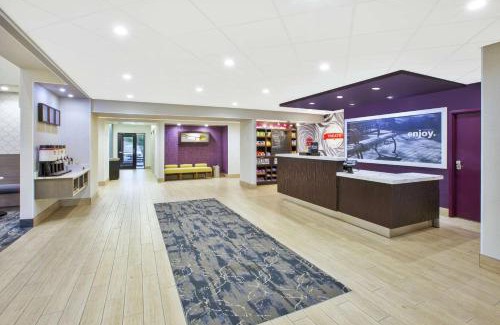 Oakwood Village Hotel | Hampton Inn & Suites Oakwood Village-Cleveland