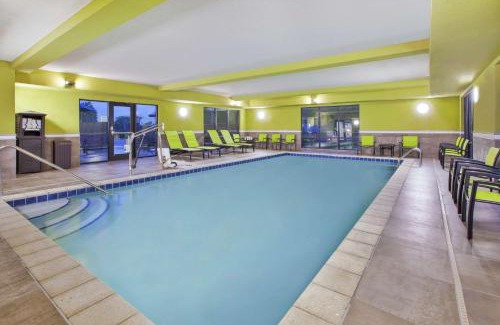 Oakwood Village Hotel | Hampton Inn & Suites Oakwood Village-Cleveland