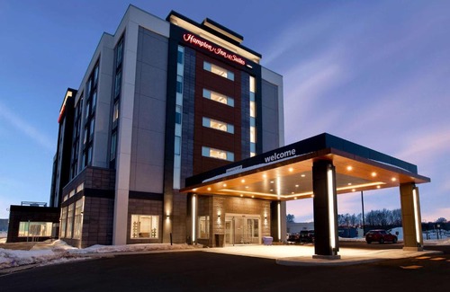 Ottawa Division Hotel | Hampton Inn & Suites Ottawa West, Ontario, Canada