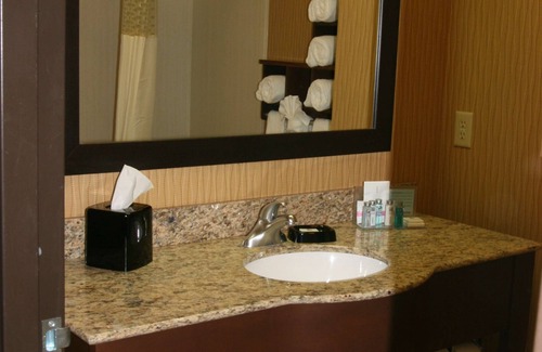 Peru Hotel | Hampton Inn & Suites Peru