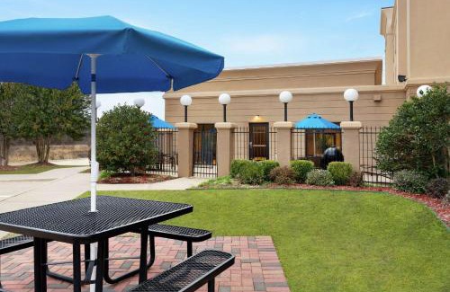 Pine Bluff Hotel | Hampton Inn & Suites Pine Bluff