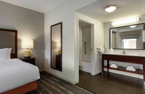 Bairdford Hotel | Hampton Inn & Suites Pittsburgh/Harmarville