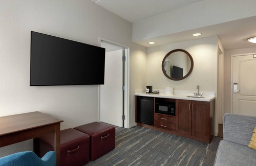 Bairdford Hotel | Hampton Inn & Suites Pittsburgh/Harmarville
