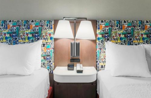Downtown Pittsburgh Hotel | Hampton Inn & Suites Pittsburgh Downtown