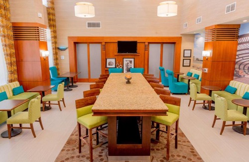 La Sierra Hotel | Hampton Inn & Suites Riverside/Corona East