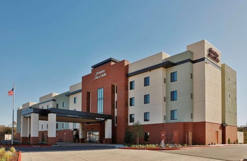 East Sacramento Hotel | Hampton Inn & Suites Sacramento at CSUS