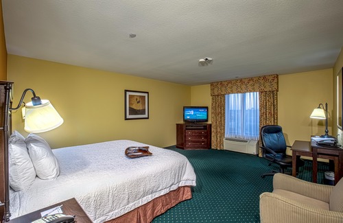 Laguna West-Lakeside Hotel | Hampton Inn & Suites Sacramento-Elk Grove Laguna I-5