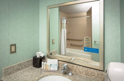 Fairfield Hotel | Hampton Inn & Suites Suisun City Waterfront