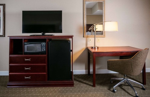 Rossford Hotel | Hampton Inn & Suites Toledo-Perrysburg