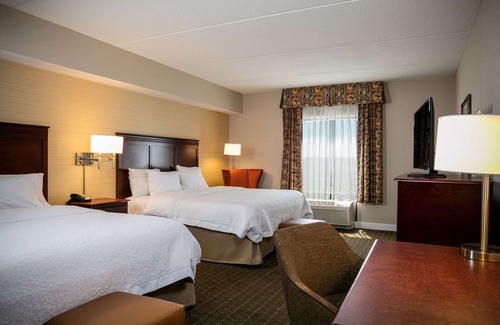 Rossford Hotel | Hampton Inn & Suites Toledo-Perrysburg
