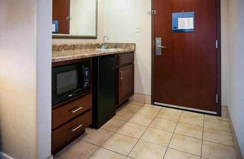 Rossford Hotel | Hampton Inn & Suites Toledo-Perrysburg