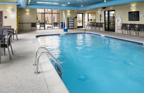 Rossford Hotel | Hampton Inn & Suites Toledo-Perrysburg