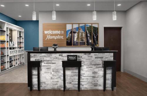 Tupelo Hotel | Hampton Inn & Suites Tupelo/Barnes Crossing