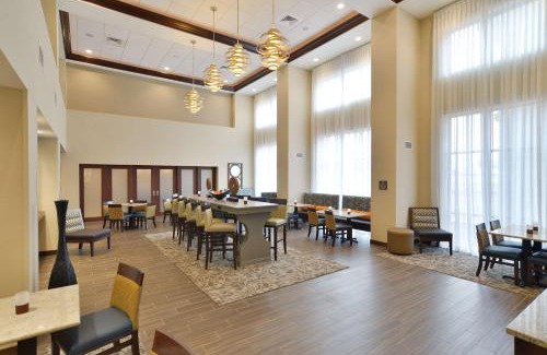 Lake Hallie Hotel | Hampton Inn & Suites Chippewa Falls