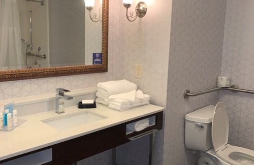 Rockville Centre Hotel | Hampton Inn & Suites Rockville Centre
