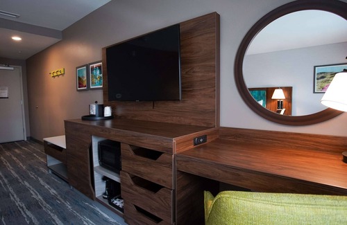Barton Hotel | Hampton Inn & Suites St. Clairsville