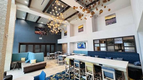 Weatherford Hotel | Hampton Inn & Suites Weatherford, Tx