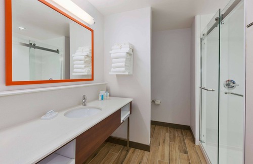 Wells Hotel | Hampton Inn & Suites Wells