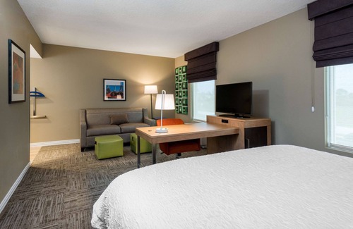 Interchange Square Hotel | Hampton Inn & Suites West Melbourne-Palm Bay Road
