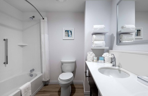 Interchange Square Hotel | Hampton Inn & Suites West Melbourne-Palm Bay Road