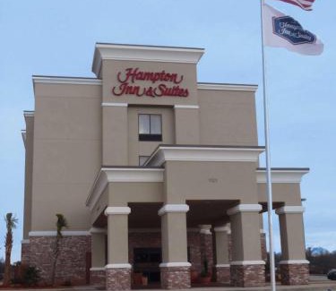 Wiggins Hotel | Hampton Inn & Suites Wiggins