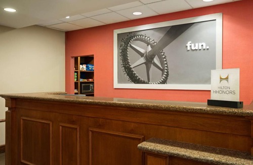 Williamsburg Hotel | Hampton Inn & Suites Williamsburg-Central
