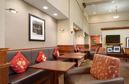 Williamsburg Hotel | Hampton Inn & Suites Williamsburg-Central