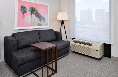 Channel District Hotel | Hampton Inn Tampa Downtown Channel District